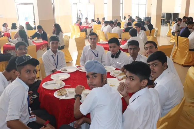 Banquet Hall Lunch Boys