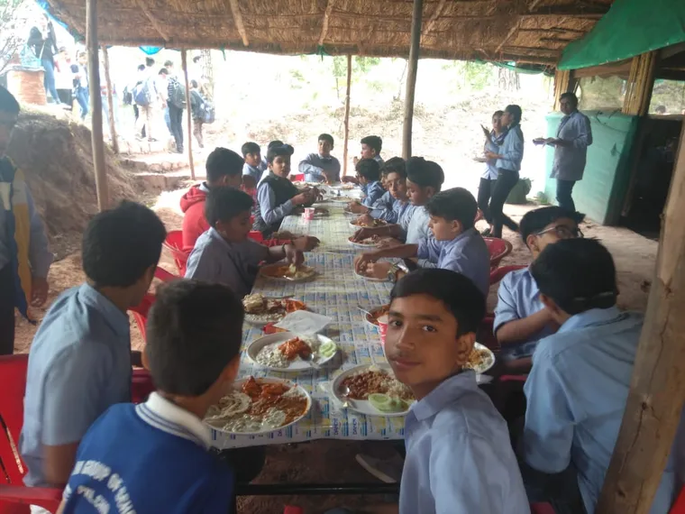 Fresh group meal service arranged for students during a Marvel Adventures program